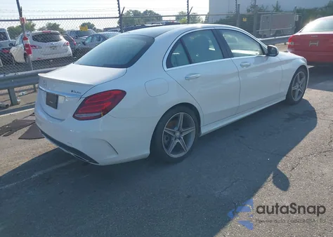 2016 Mercedes-Benz C 300 Luxury/Sport z USA, uszkodzony, nr VIN 55SWF4JB5GU149952